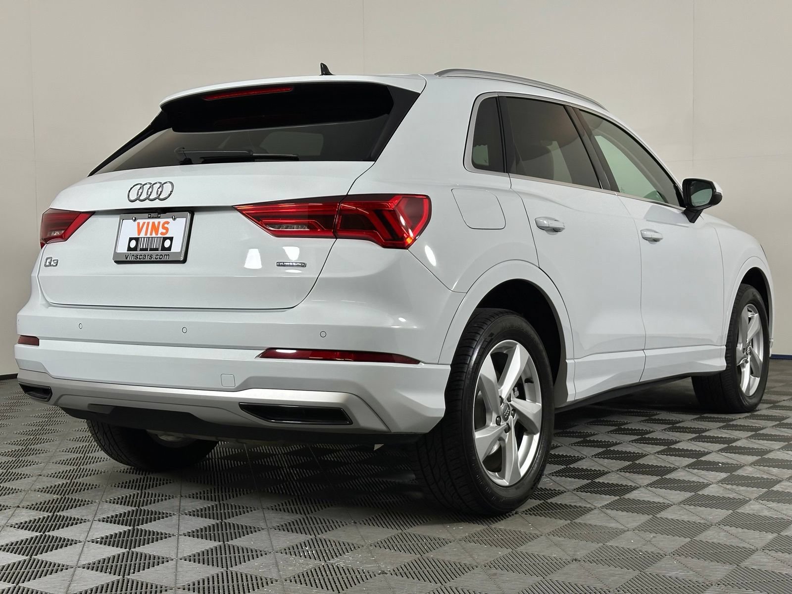 Used 2019 Audi Q3 2.0T Premium w/ Convenience Package AWD/4WD image 4