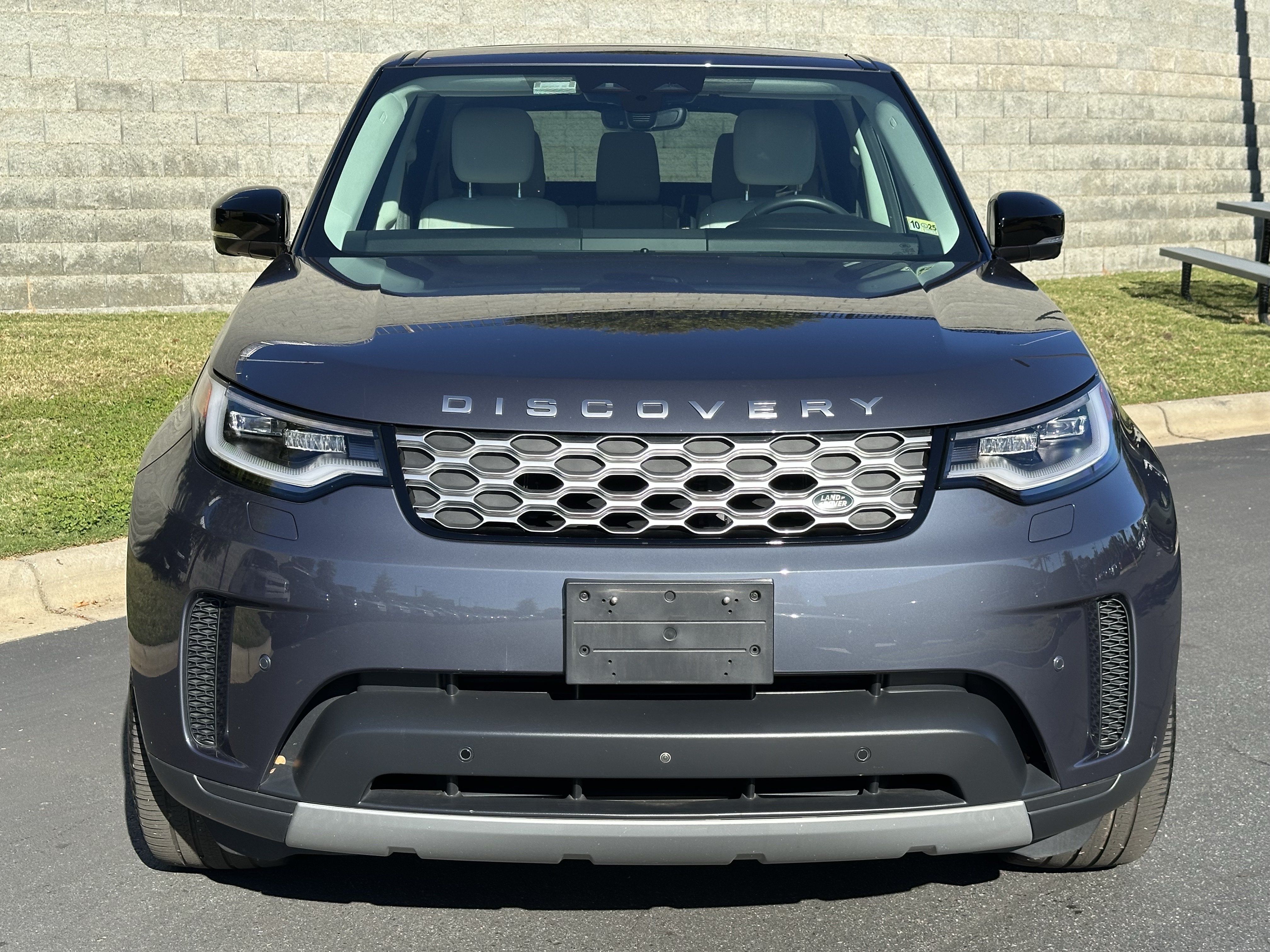 Used 2024 Land Rover Discovery S AWD/4WD image 10
