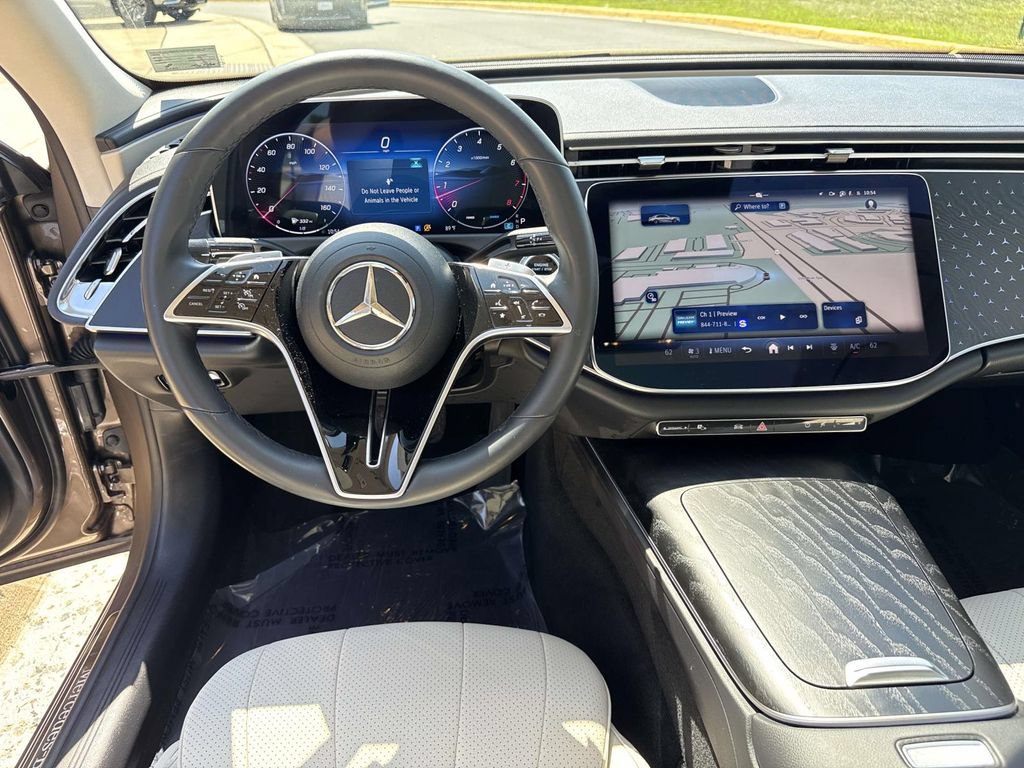 Used 2025 Mercedes-Benz E 350 4MATIC Sedan image 30