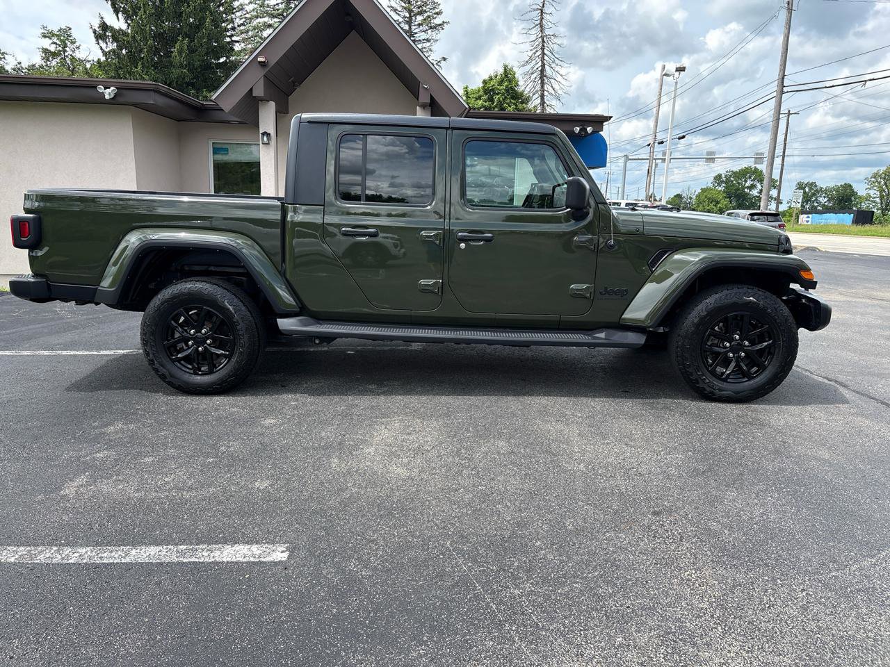 Used 2021 Jeep Gladiator Sport AWD/4WD image 4