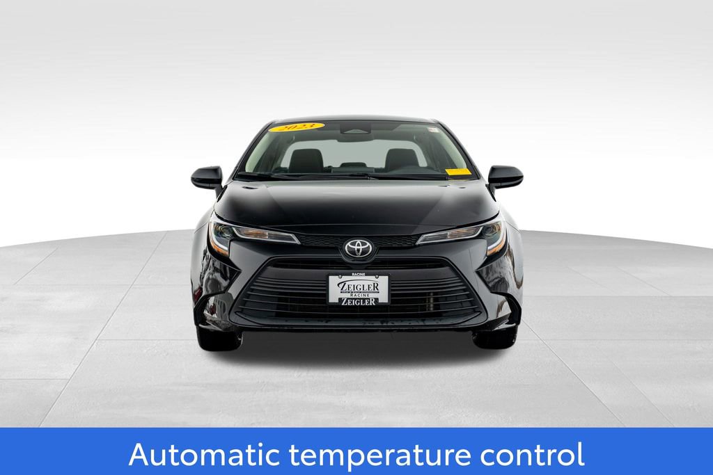 Used 2023 Toyota Corolla LE image 2
