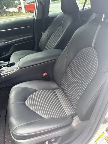 Used 2023 Toyota Camry SE FWD image 8