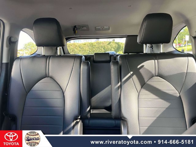 Used 2024 Toyota Highlander XLE AWD/4WD image 31