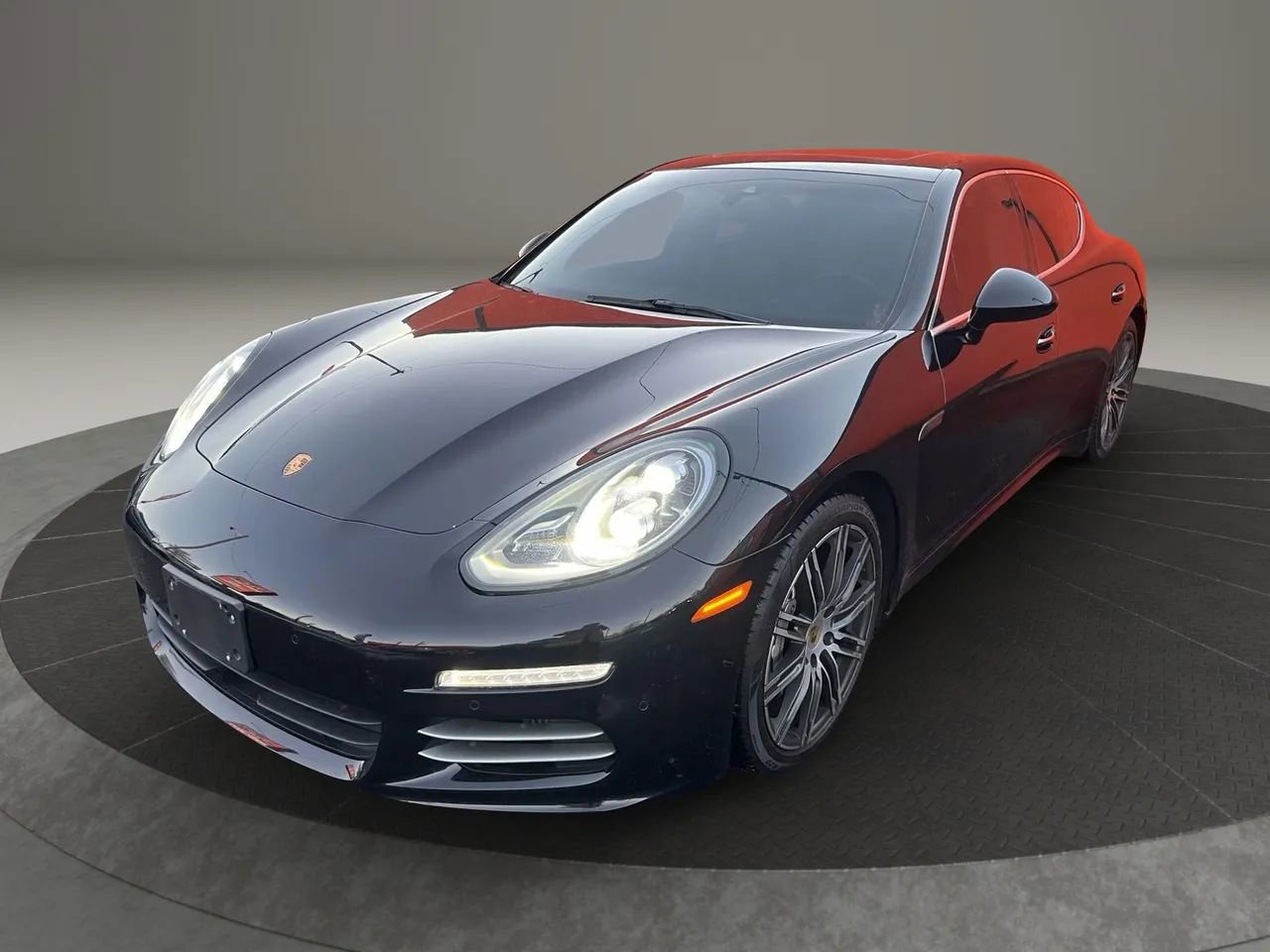 Used 2016 Porsche Panamera 4S image 1