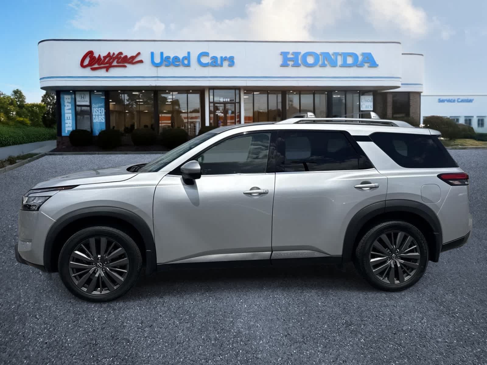 Used 2022 Nissan Pathfinder SL w/ SL Premium Package AWD/4WD image 2