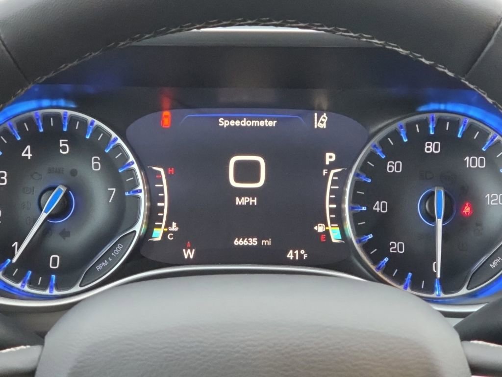 Used 2024 Chrysler Pacifica Touring-L FWD image 12