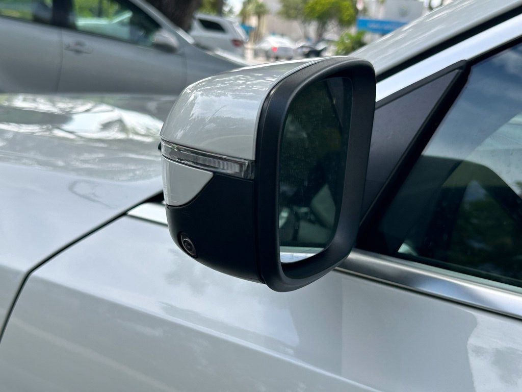 Used 2025 BMW 330i Sedan RWD image 25