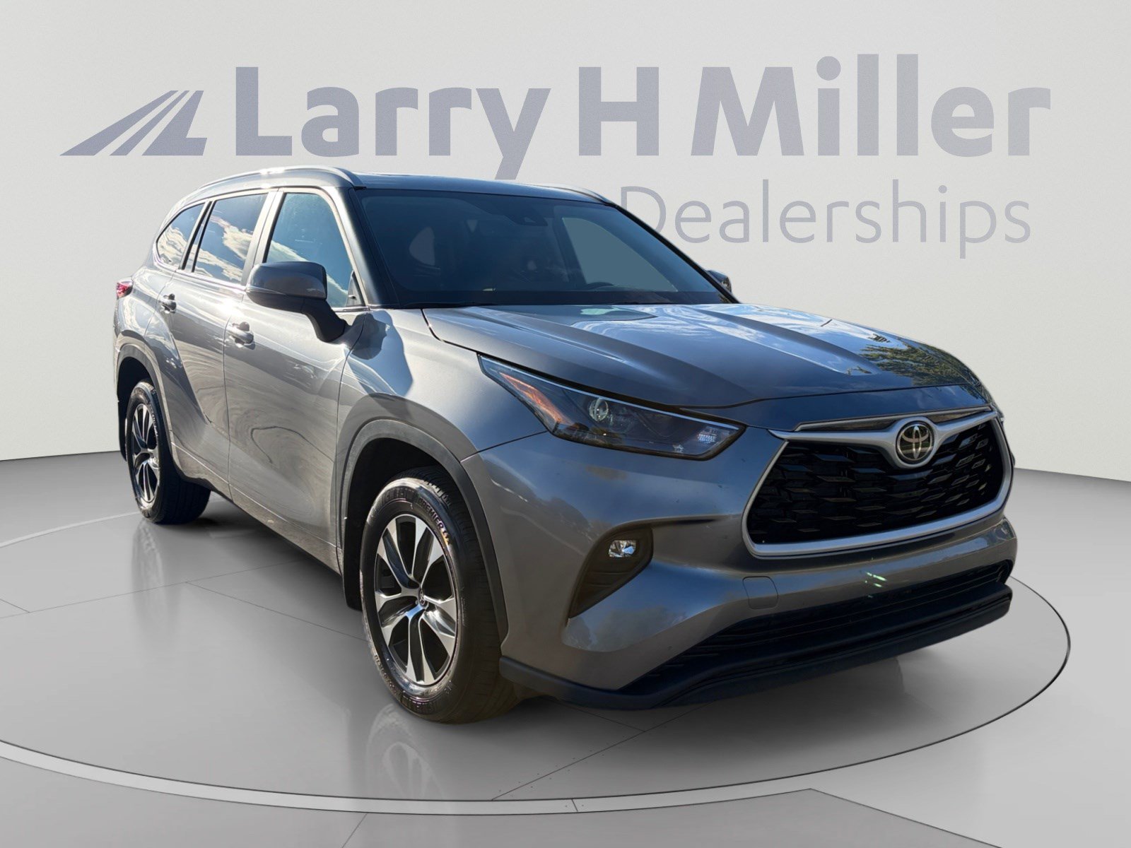Used 2025 Toyota Highlander XLE AWD/4WD image 7