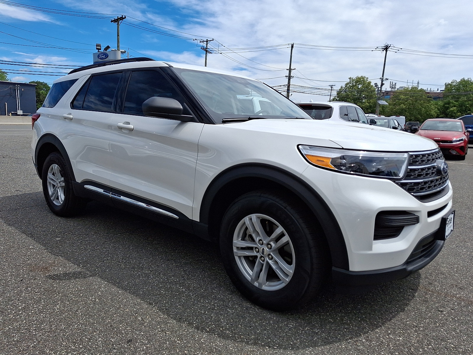 Certified 2024 Ford Explorer XLT AWD/4WD image 3