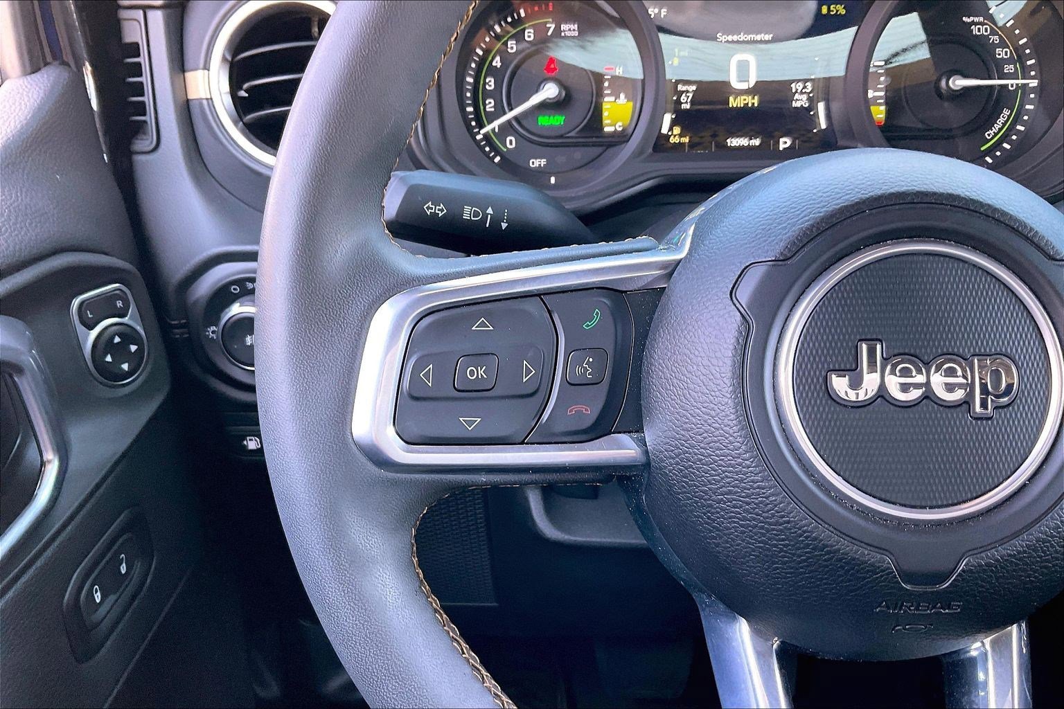 Used 2024 Jeep Wrangler Sahara w/ Technology Group image 16