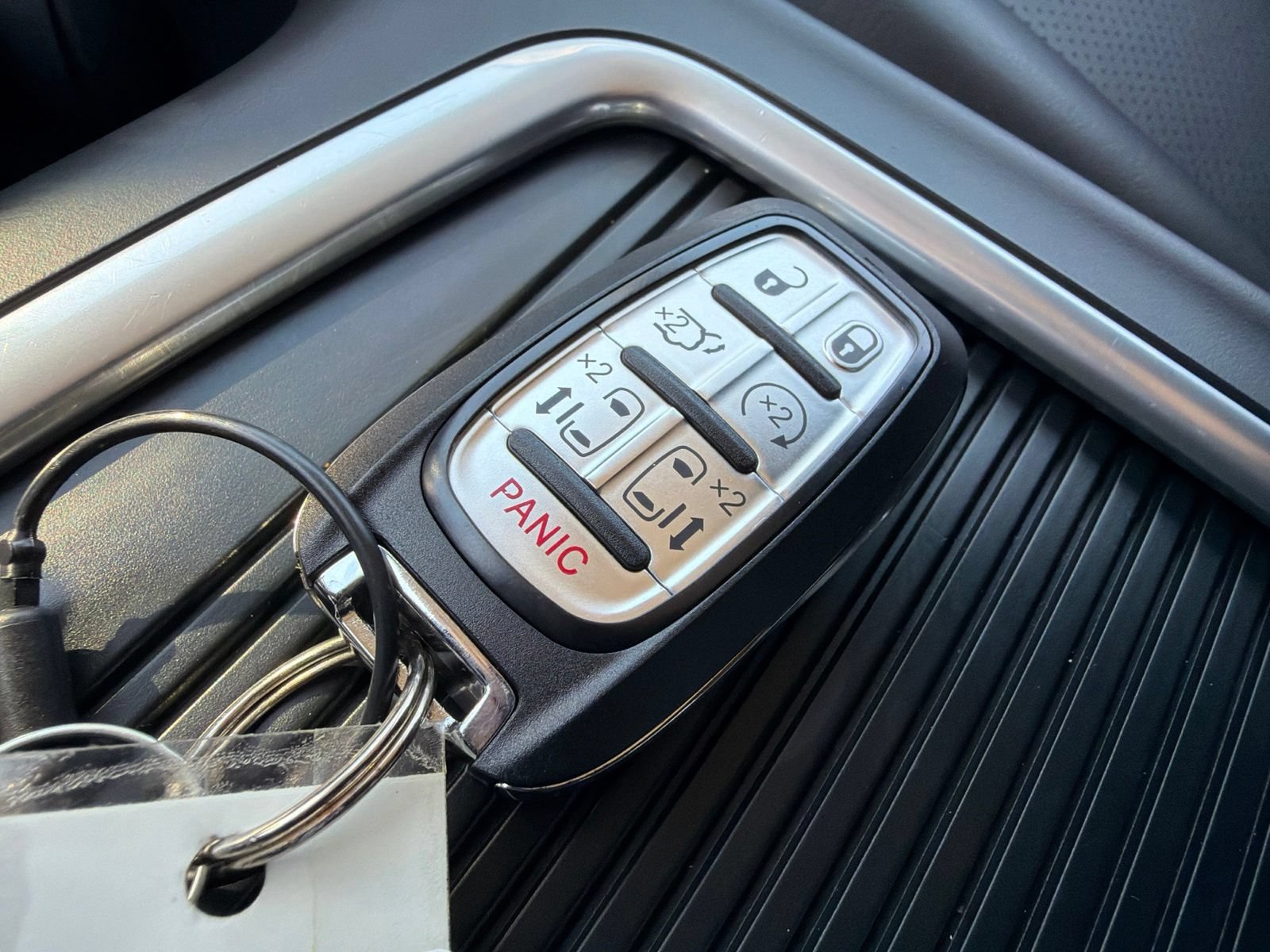 Used 2023 Chrysler Pacifica Touring-L FWD image 27
