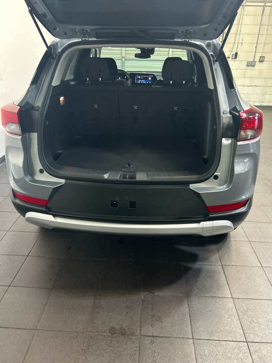 Used 2025 Chevrolet TrailBlazer LT AWD/4WD image 10