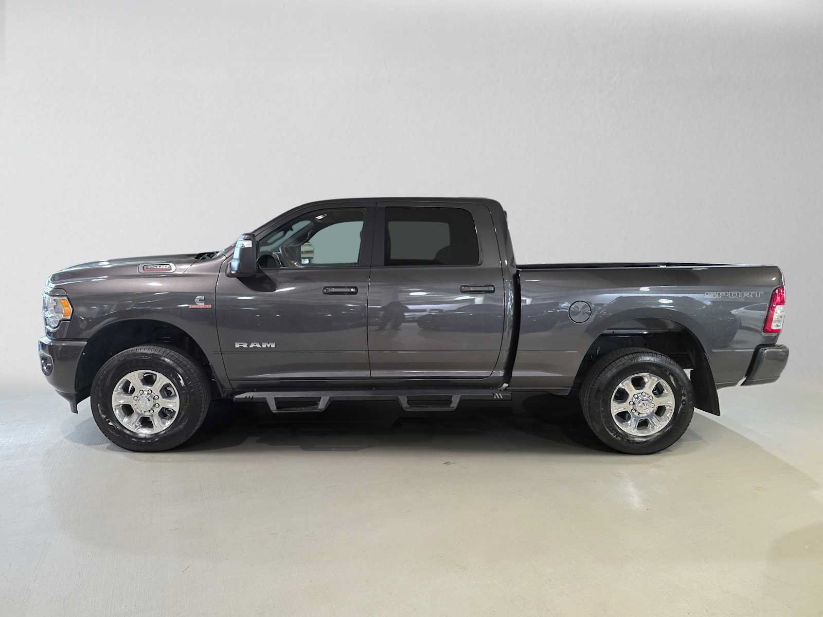 Used 2024 RAM 3500 Big Horn w/ Sport Appearance Package AWD/4WD image 6