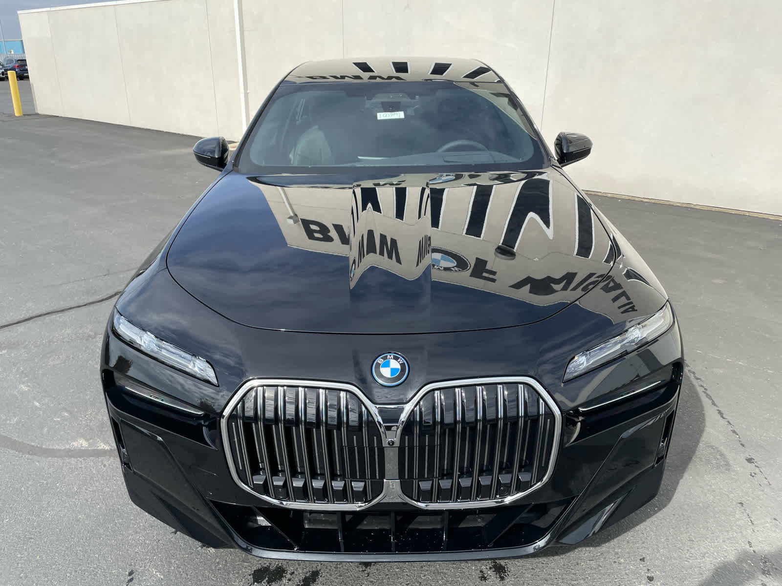 New 2026 BMW 750e xDrive w/ Executive Package image 2