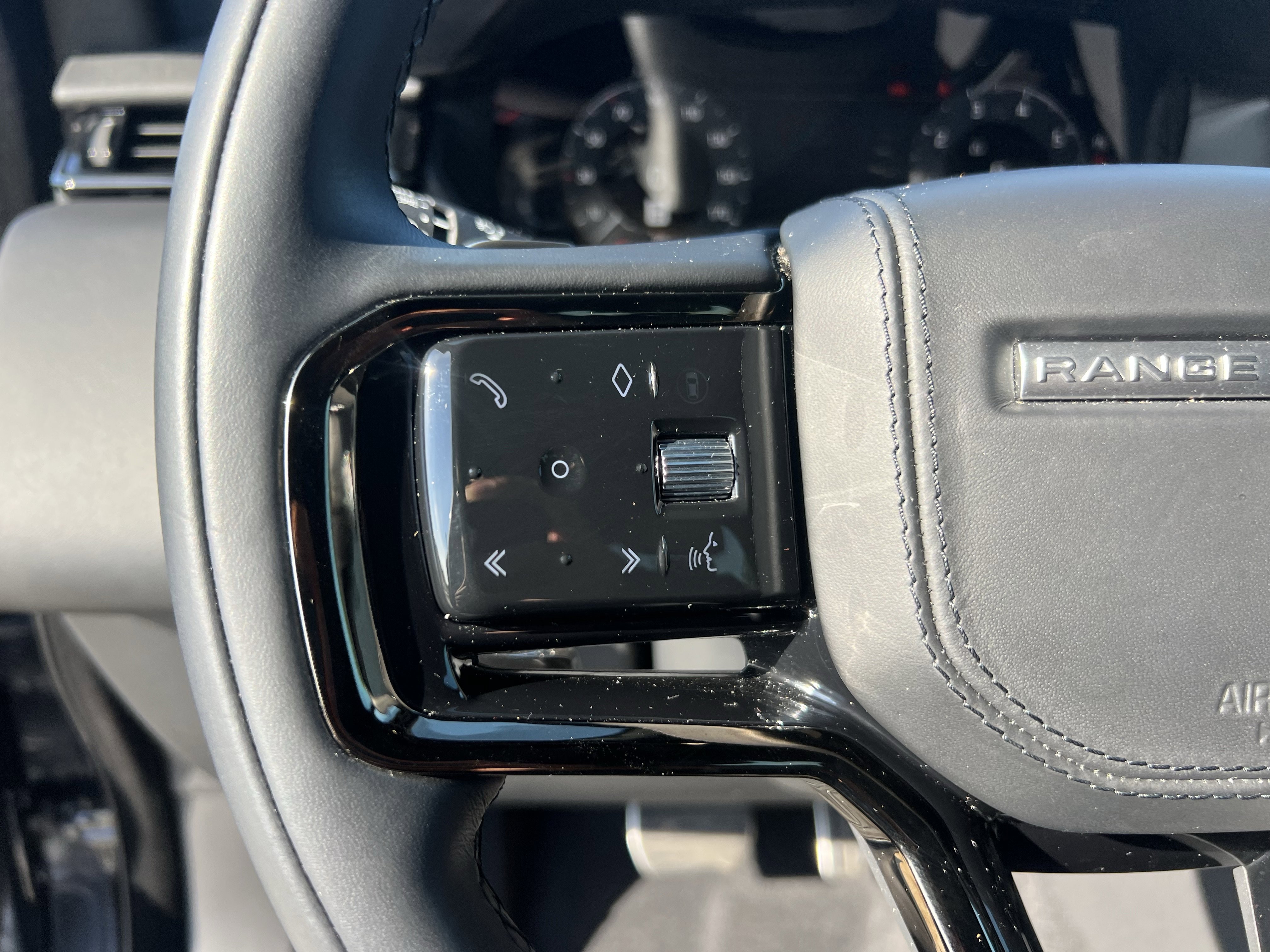 Used 2024 Land Rover Range Rover Velar Dynamic HSE image 20