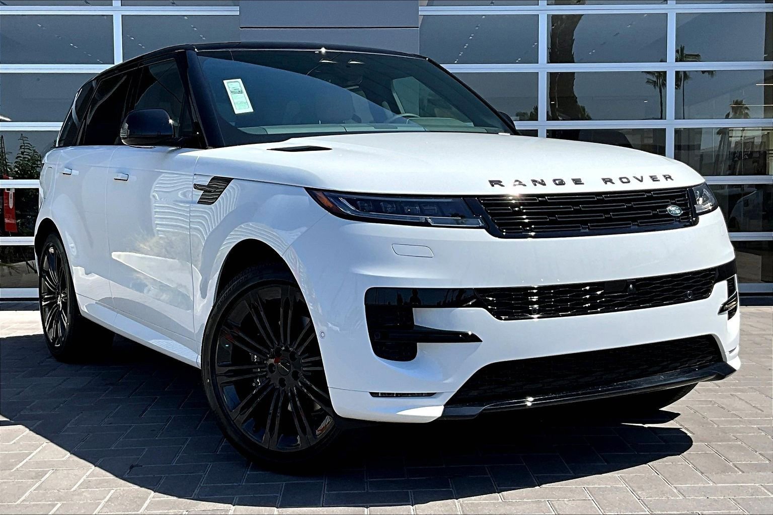 New 2026 Land Rover Range Rover Sport Dynamic SE image 2