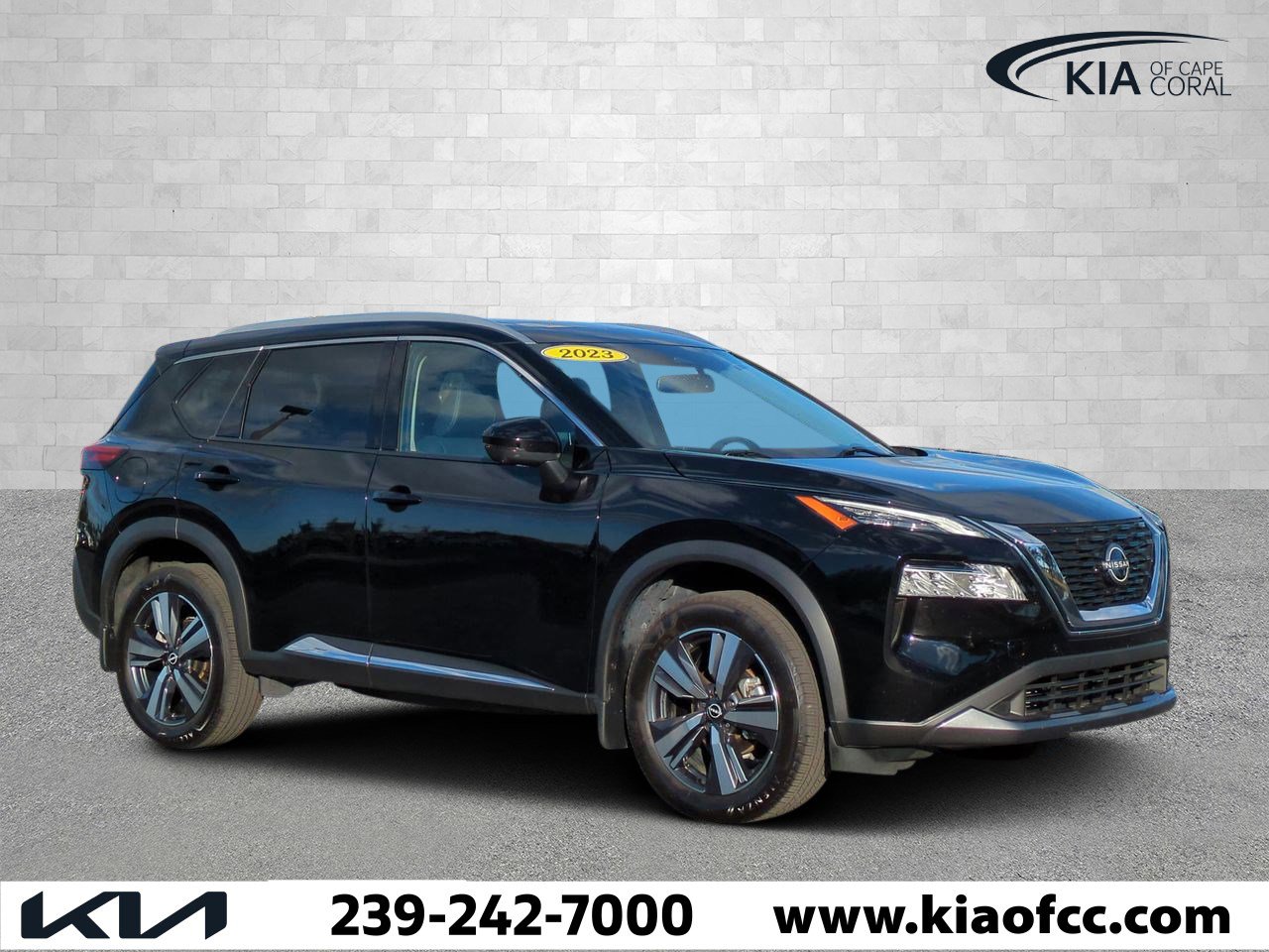 Used 2023 Nissan Rogue SL image 1