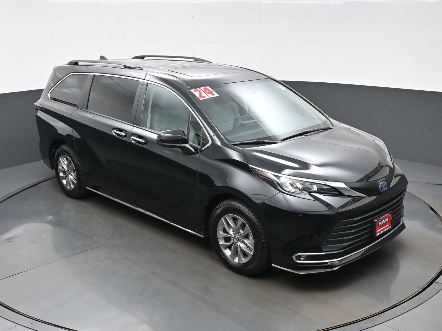 Used 2024 Toyota Sienna XLE FWD image 36
