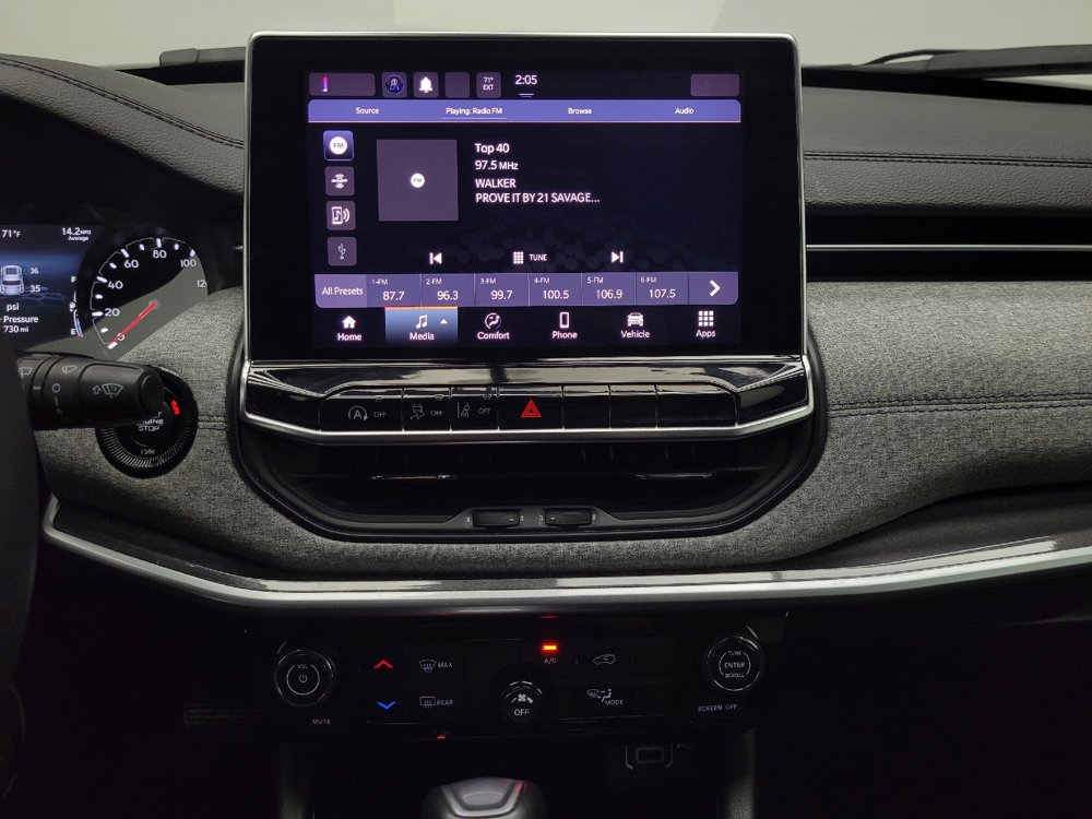 Used 2024 Jeep Compass Latitude image 25