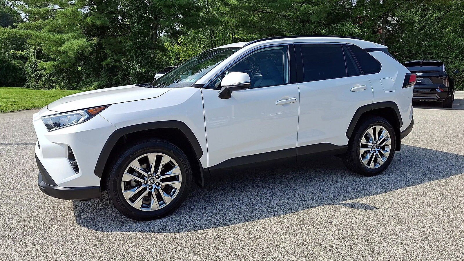 Used 2020 Toyota RAV4 XLE Premium AWD/4WD image 5