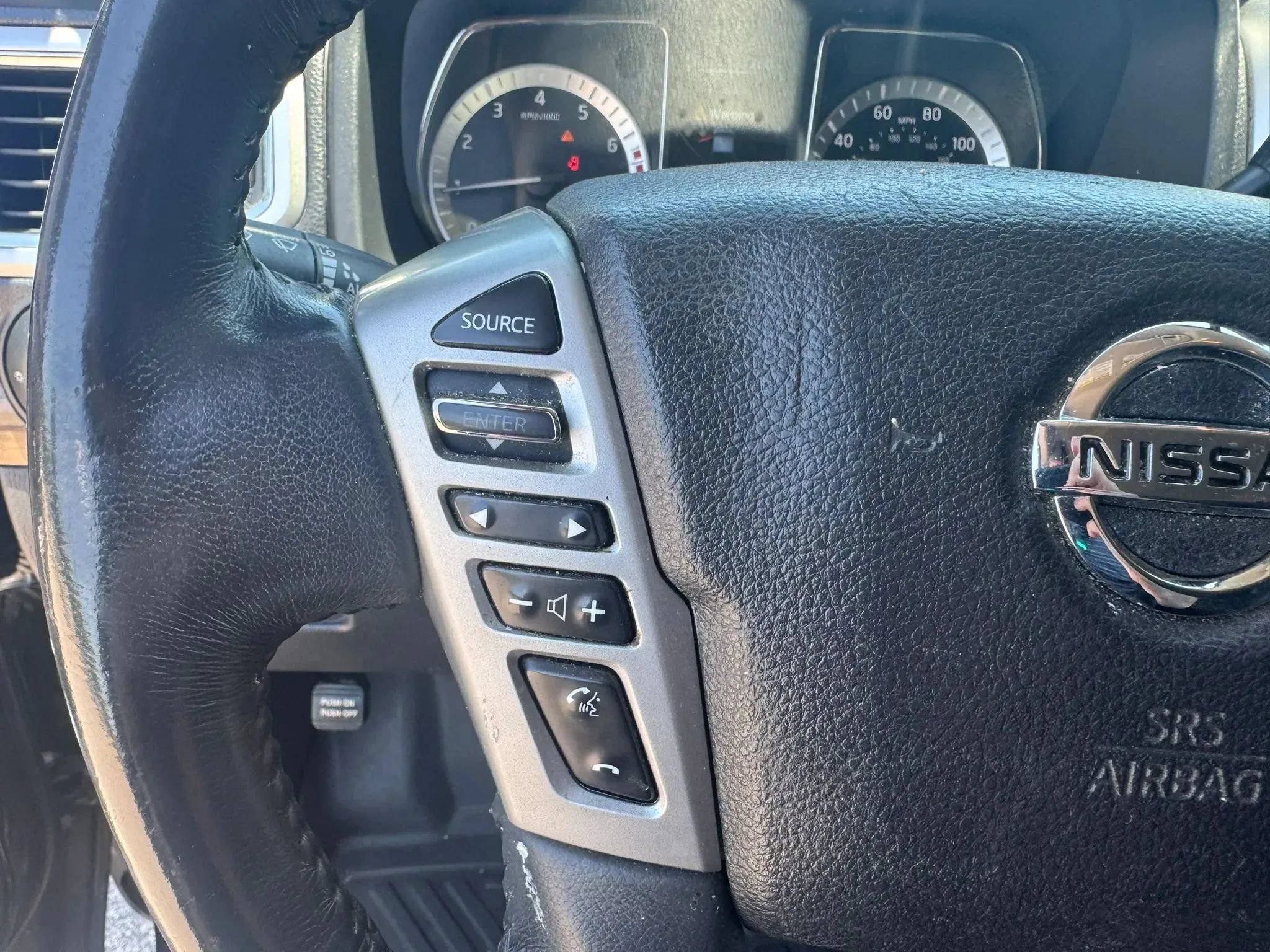 Used 2017 Nissan Titan SL w/ SL Towing Convenience Package RWD image 18