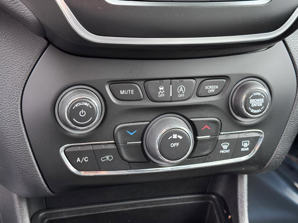 Used 2021 Jeep Cherokee Latitude Lux w/ Trailer Tow Group image 27