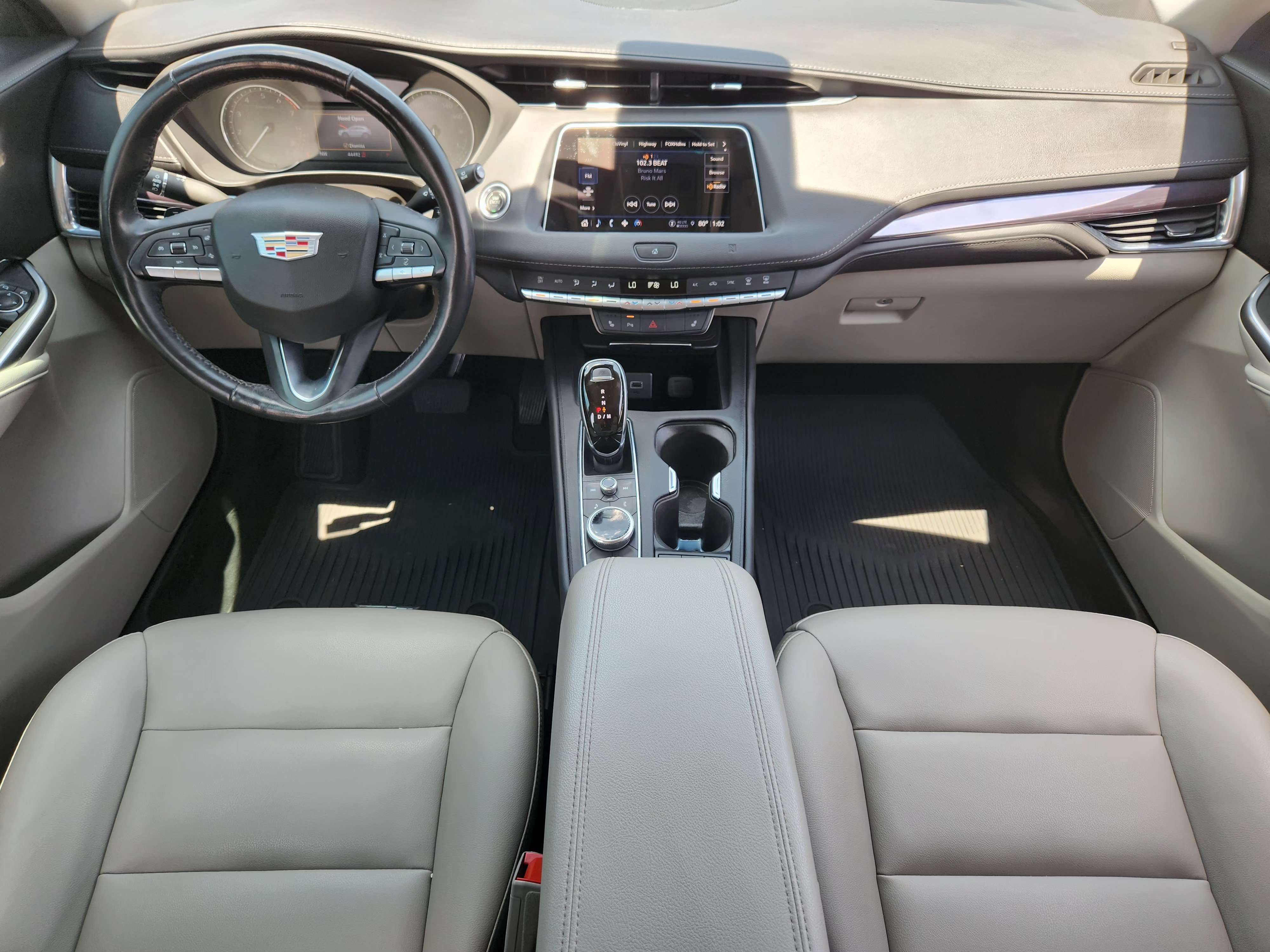 Used 2021 Cadillac XT4 Luxury w/ Cold Weather Package FWD image 26