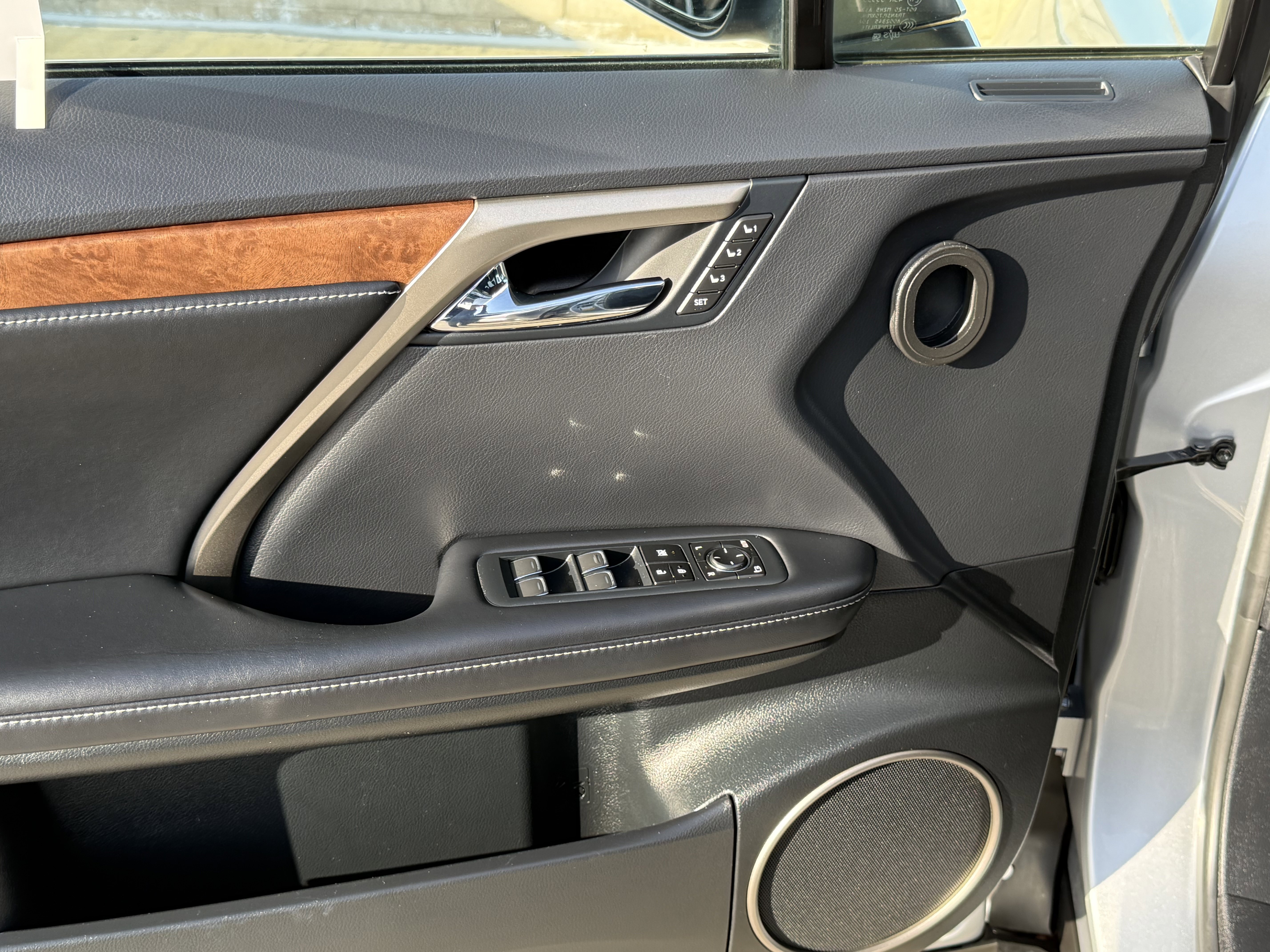 Certified 2022 Lexus RX 450hL AWD w/ Premium Package image 17