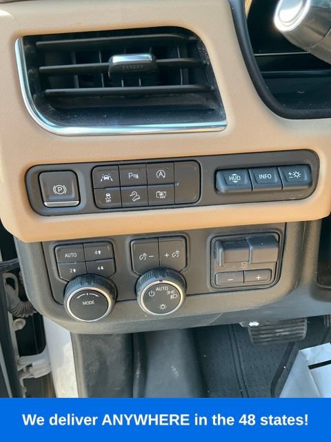 Used 2024 Chevrolet Suburban Premier AWD/4WD image 28