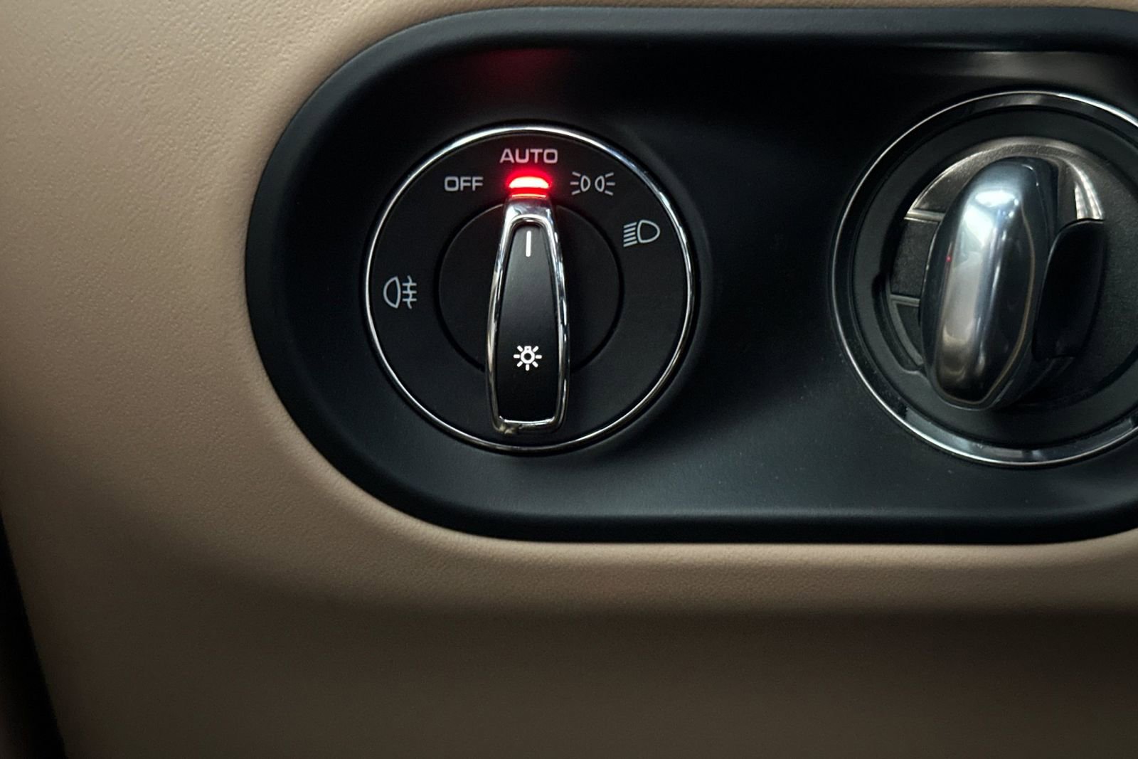 Certified 2023 Porsche Macan S image 34