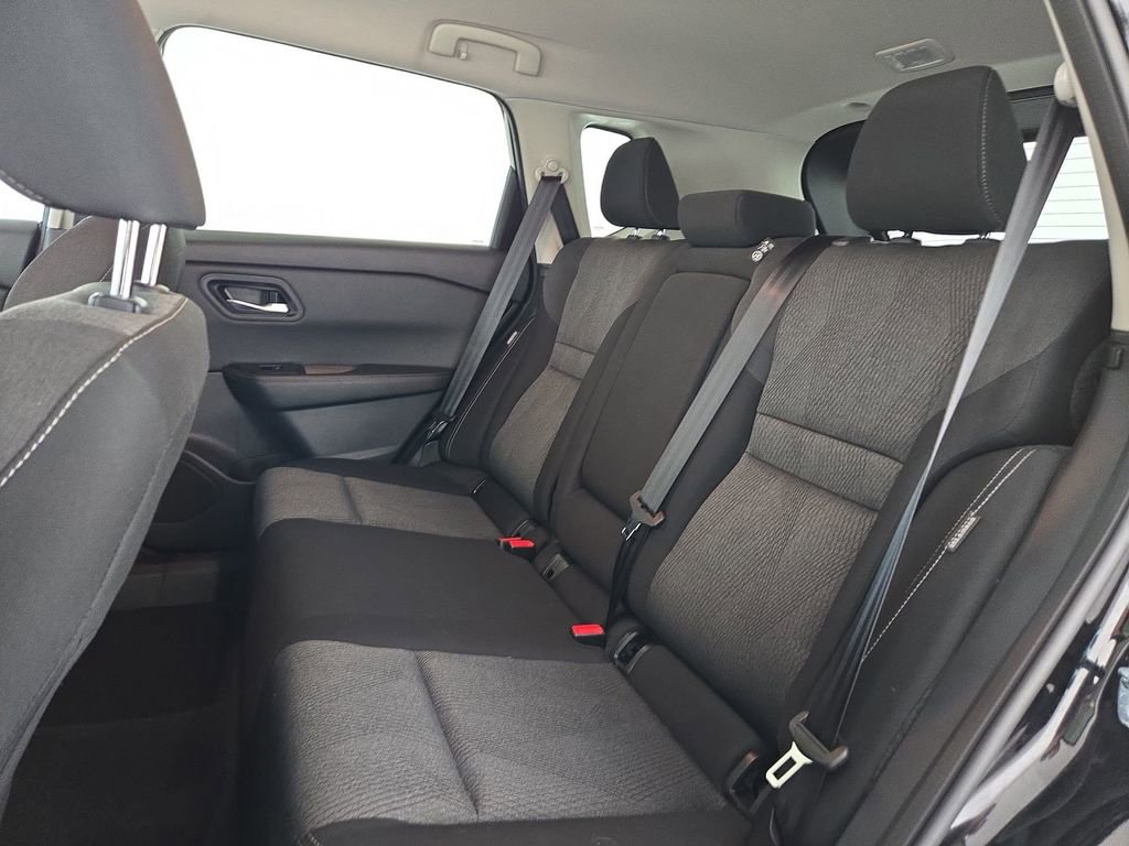 Used 2025 Nissan Rogue SV image 30