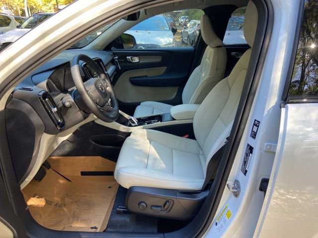 New 2026 Volvo XC40 B5 Ultra w/ Protection Package Premier image 11