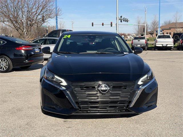 Used 2024 Nissan Altima 2.5 SV image 3