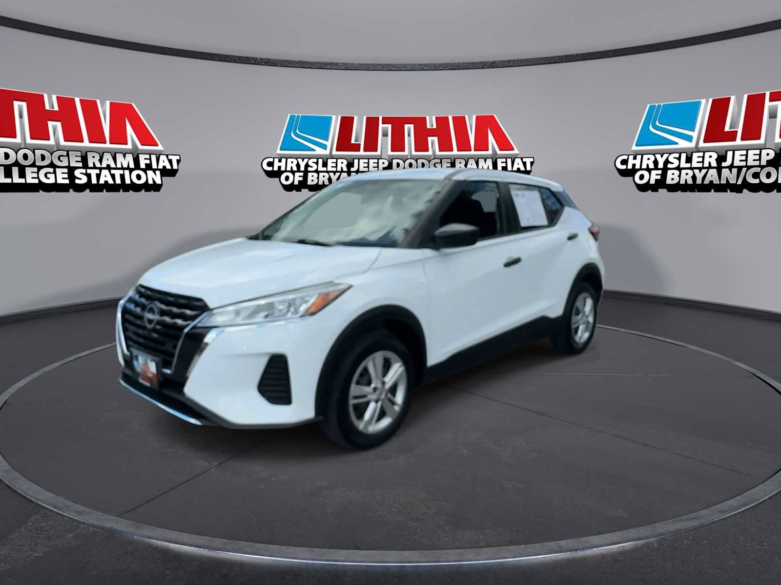 Used 2022 Nissan Kicks S FWD image 4