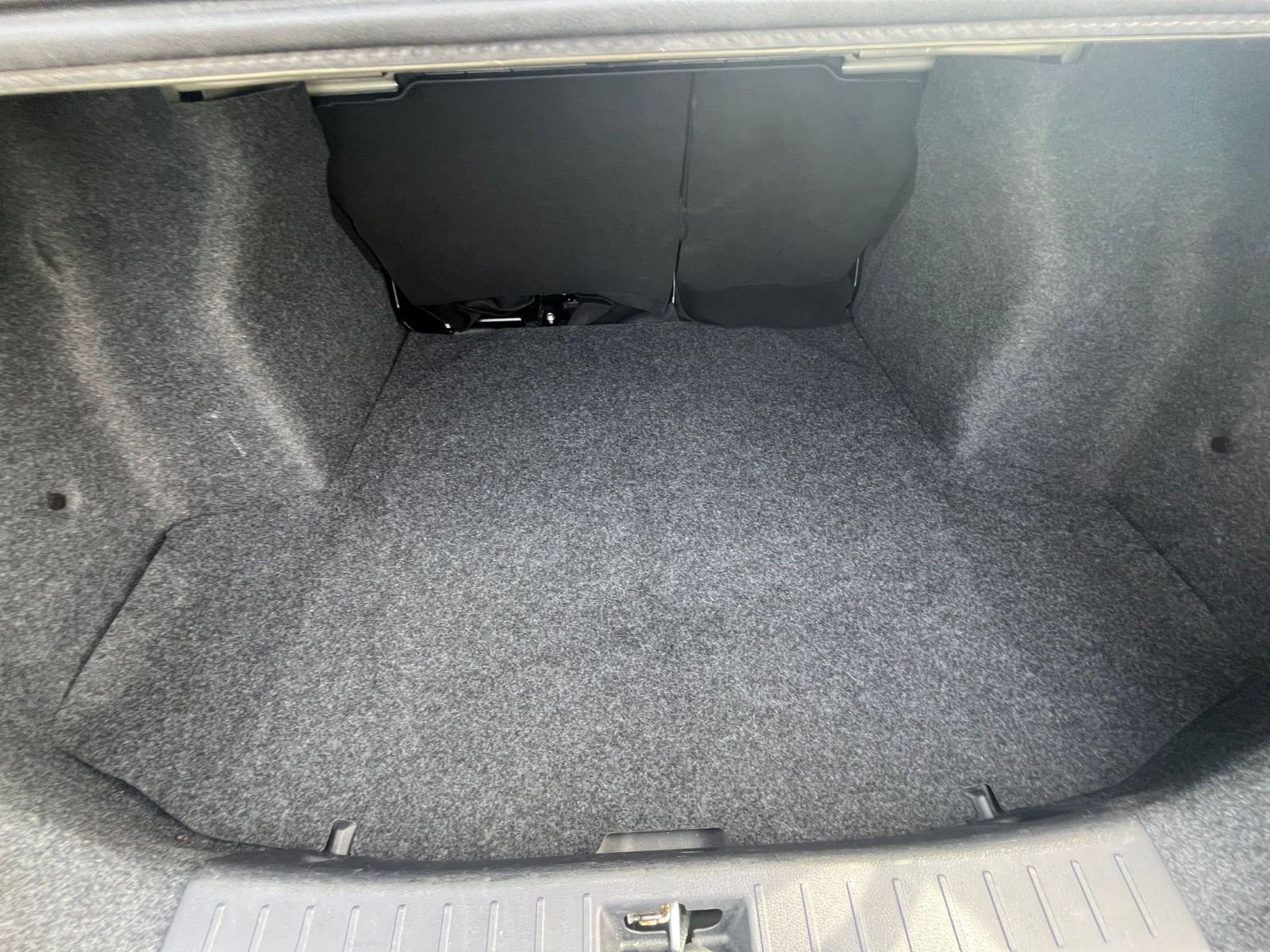 Used 2025 Nissan Versa SV image 31