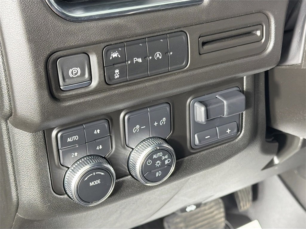 Used 2024 GMC Yukon SLE image 10