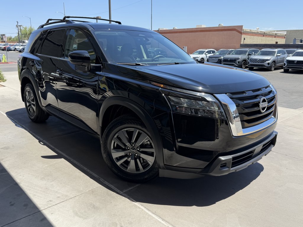 Used 2025 Nissan Pathfinder SV w/ SV Premium Package FWD image 6