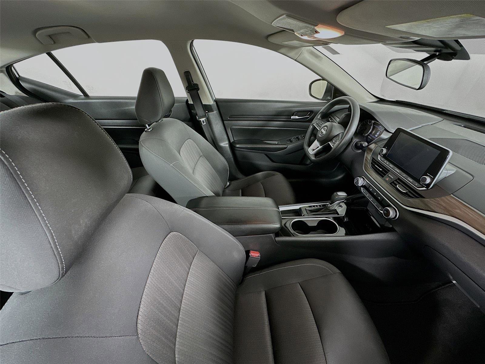 Used 2024 Nissan Altima 2.5 SV image 25