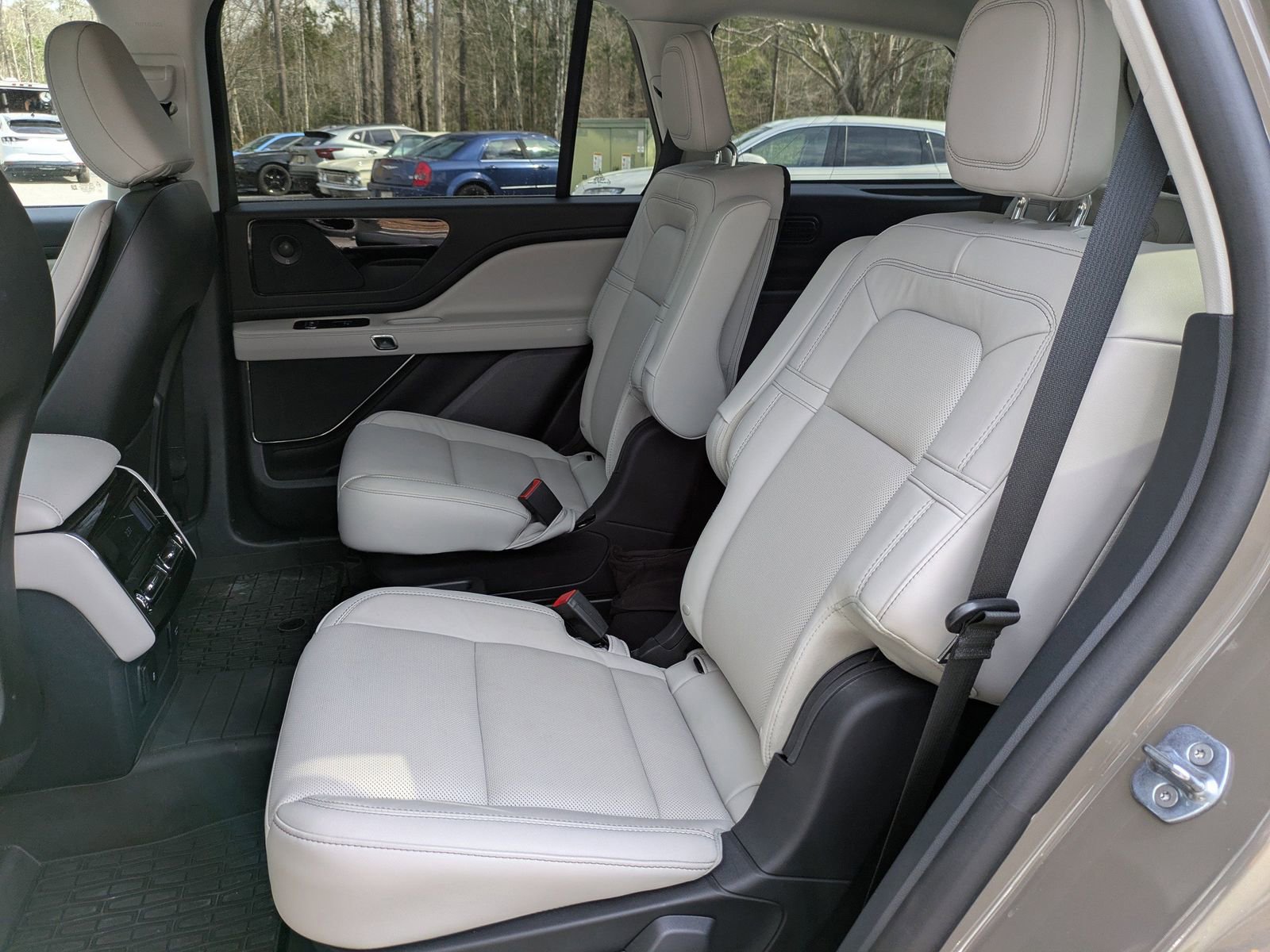 Certified 2025 Lincoln Aviator Reserve image 15