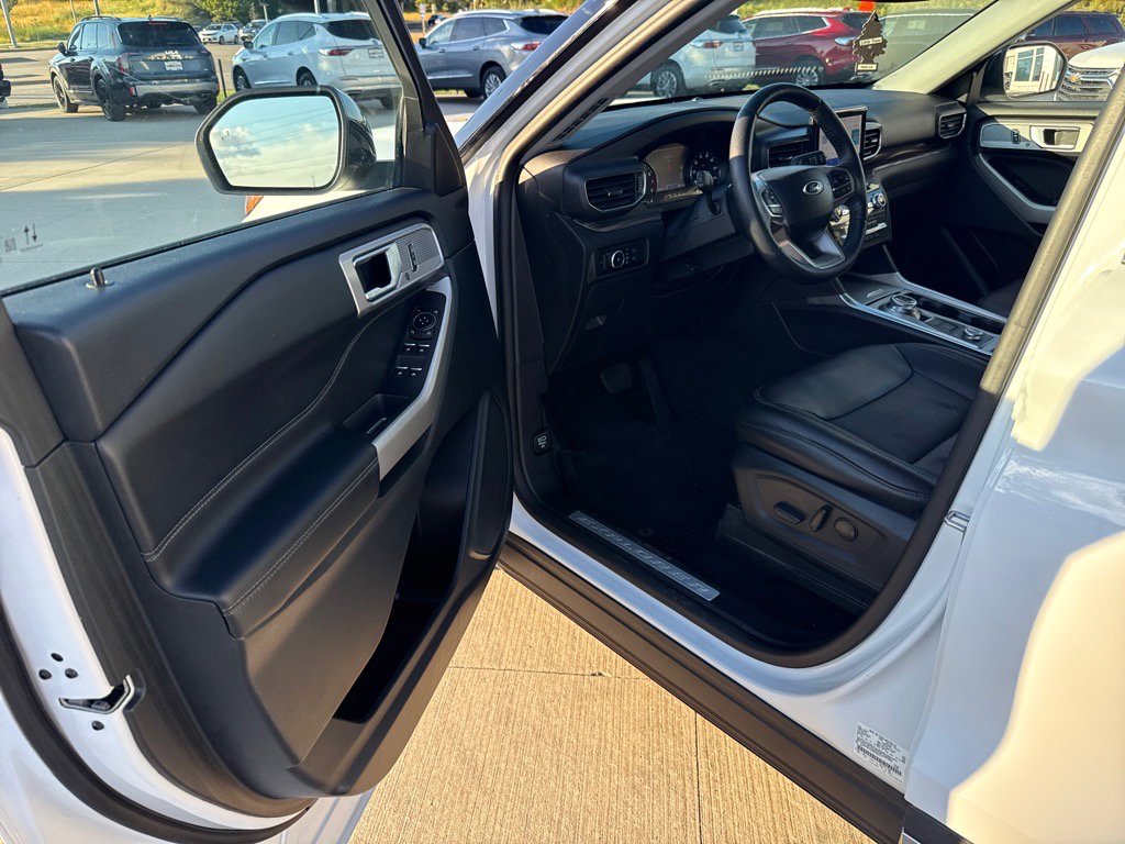 Used 2024 Ford Explorer Limited image 7