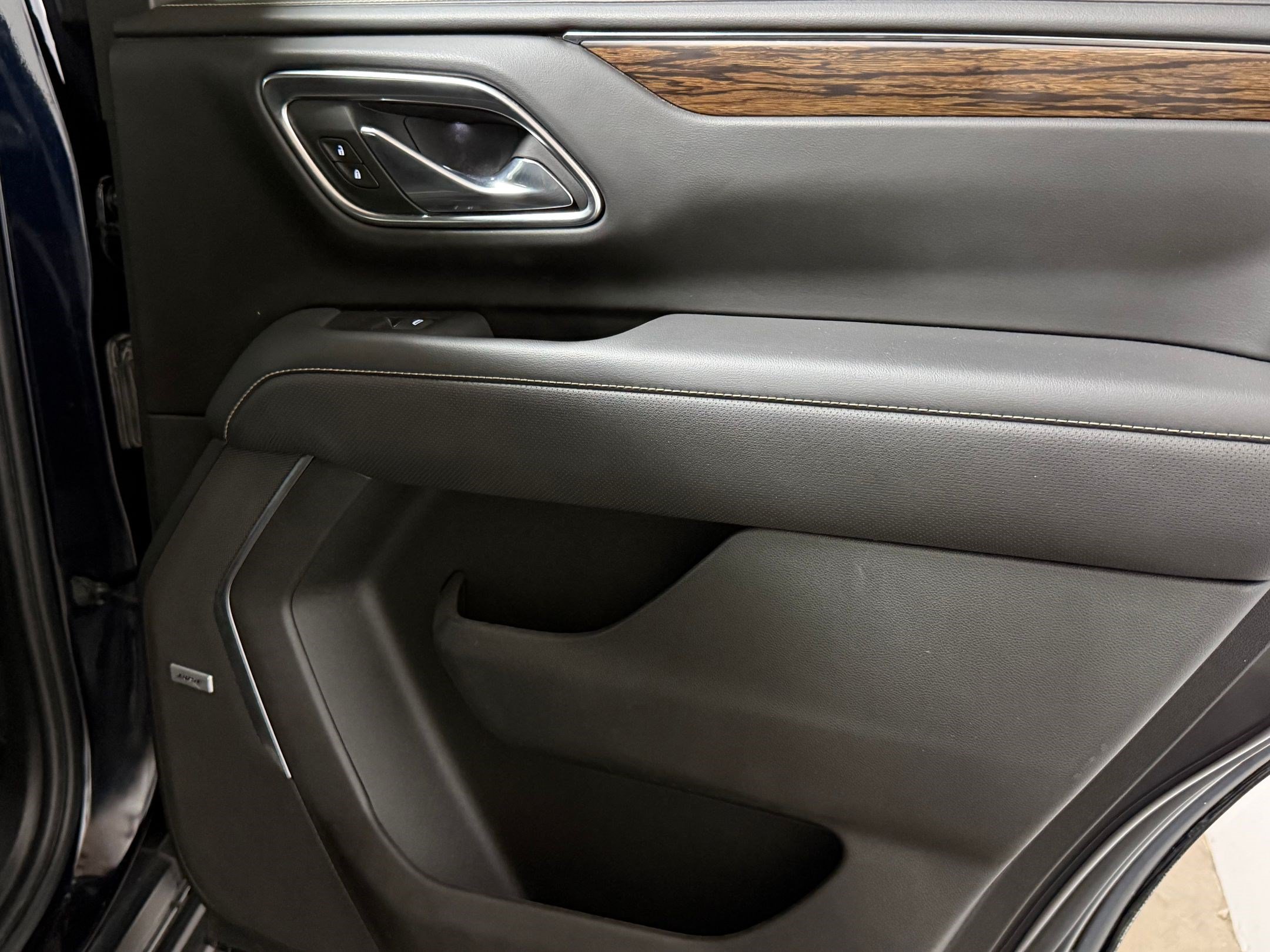 Used 2023 Chevrolet Tahoe Premier AWD/4WD image 43