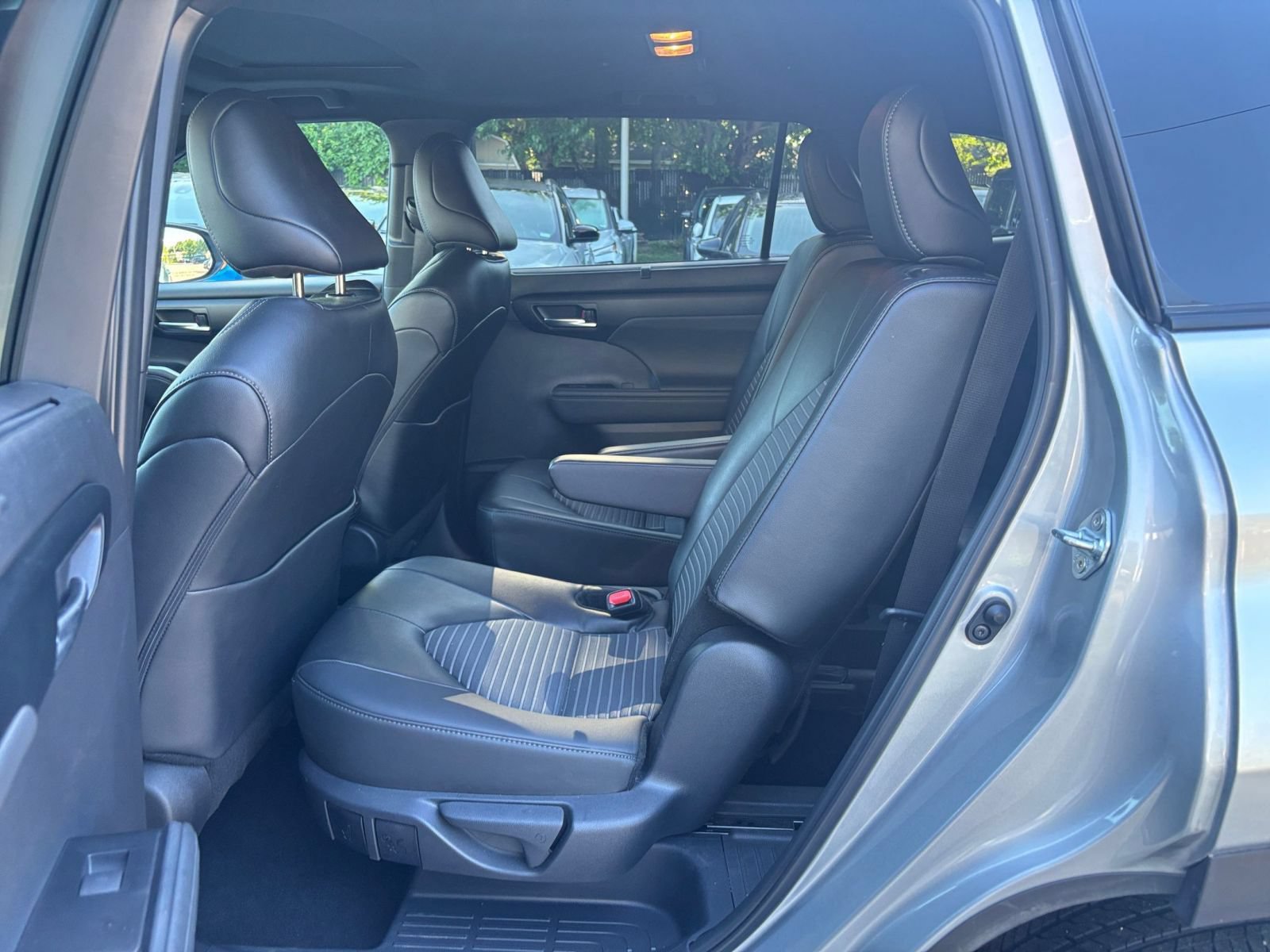 Used 2025 Toyota Highlander XSE AWD/4WD image 27