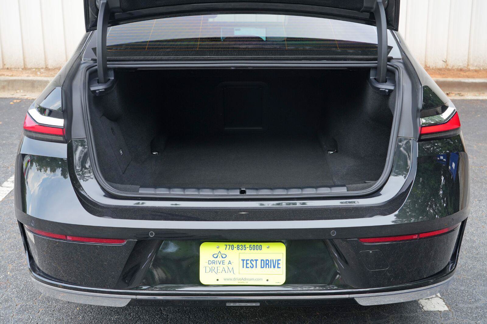 Used 2023 BMW i7 xDrive60 AWD/4WD image 9