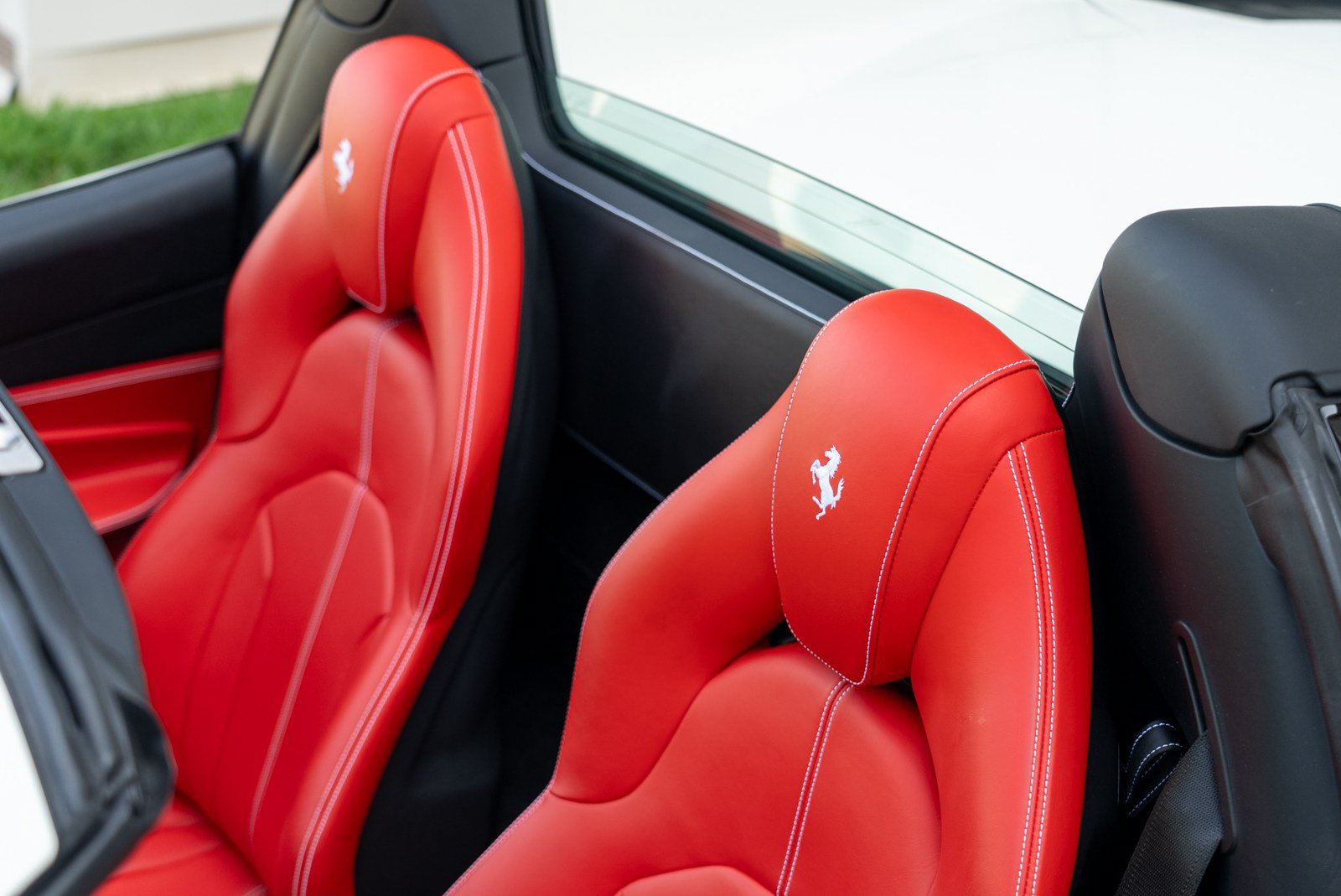 Used 2022 Ferrari F8 Tributo RWD image 39