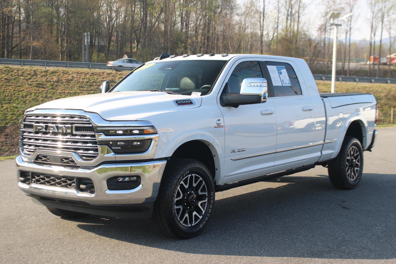 Used 2025 RAM 2500 Limited AWD/4WD image 3