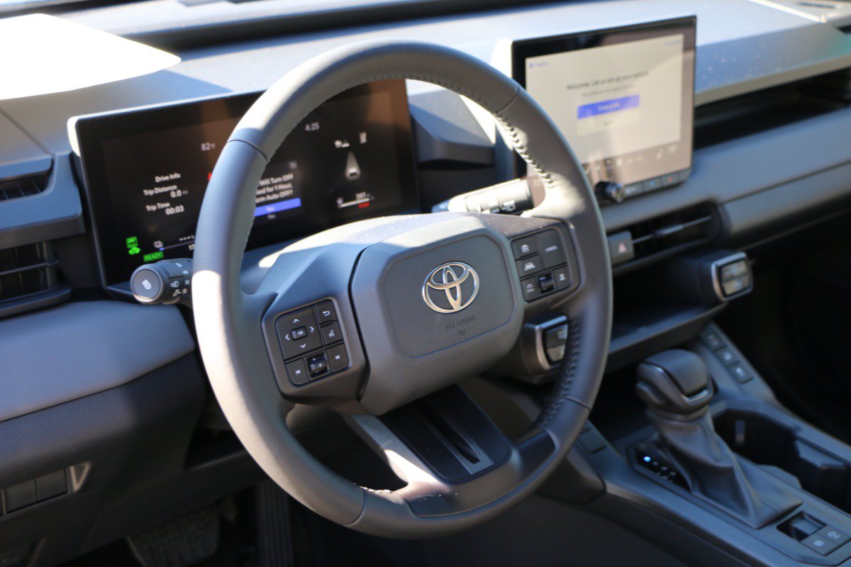 Used 2026 Toyota RAV4 SE w/ Weather Package AWD/4WD image 17