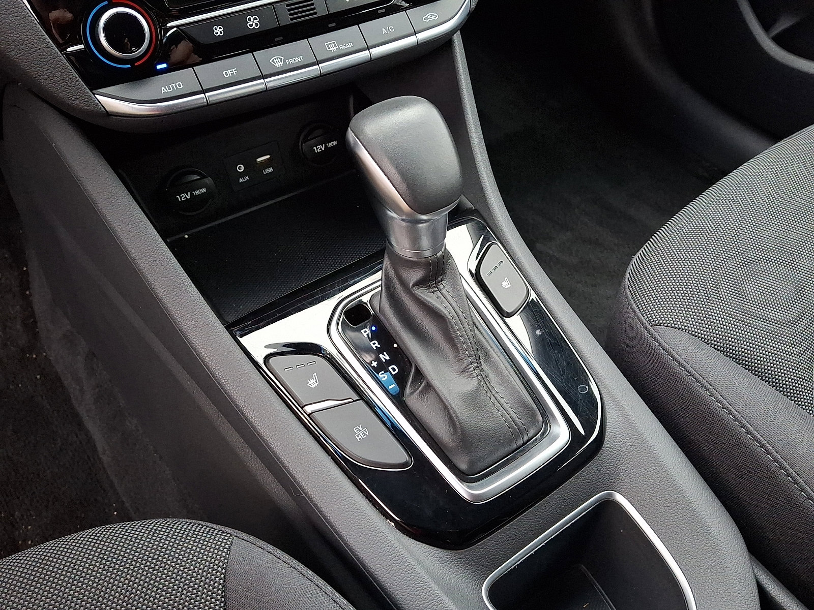 Used 2019 Hyundai Ioniq Plug-In Hybrid image 13