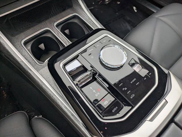 Used 2023 BMW 740i image 12