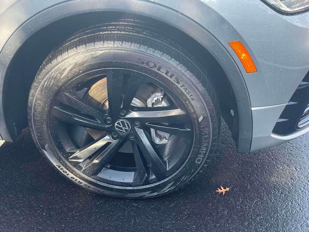 Used 2023 Volkswagen Tiguan SE R-Line image 7