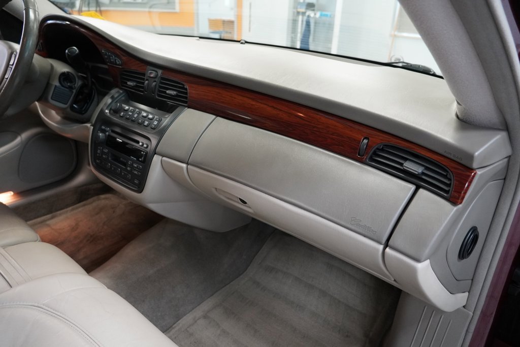 Used 2000 Cadillac De Ville w/ Comfort/Convenience Pkg image 35